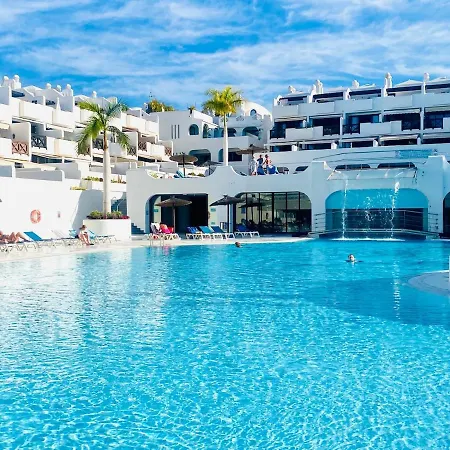 Family Oasis - Oceanview Duplex, Heated Pool, Air Con アデヘ