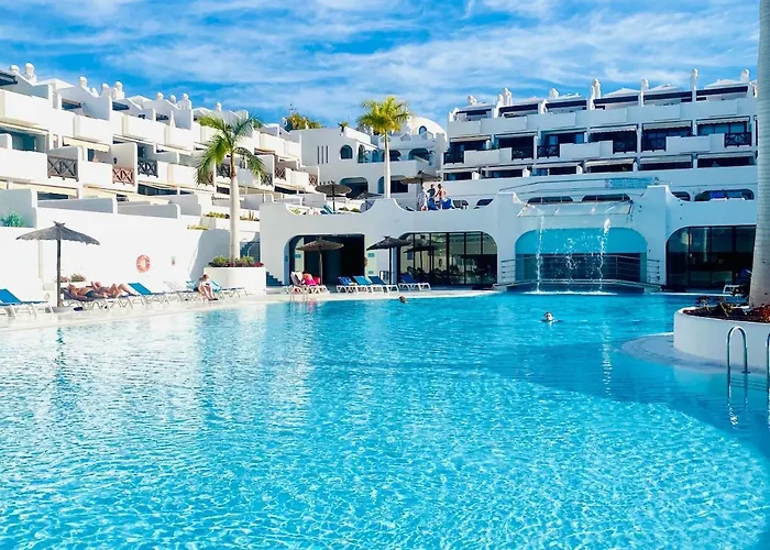 Family Oasis - Oceanview Duplex, Heated Pool, Air Con アデヘ