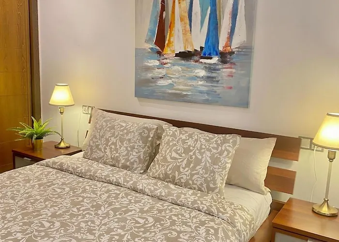 Family Oasis - Oceanview Duplex, Heated Pool, Air Con アデヘ